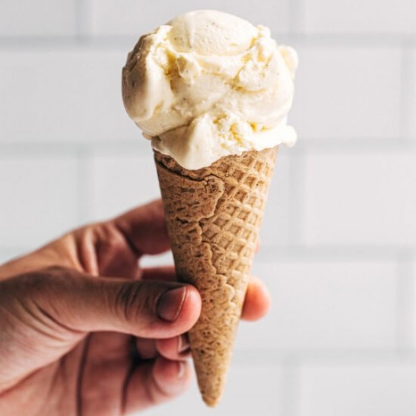 Scoops ice cream vanilla mini cone
